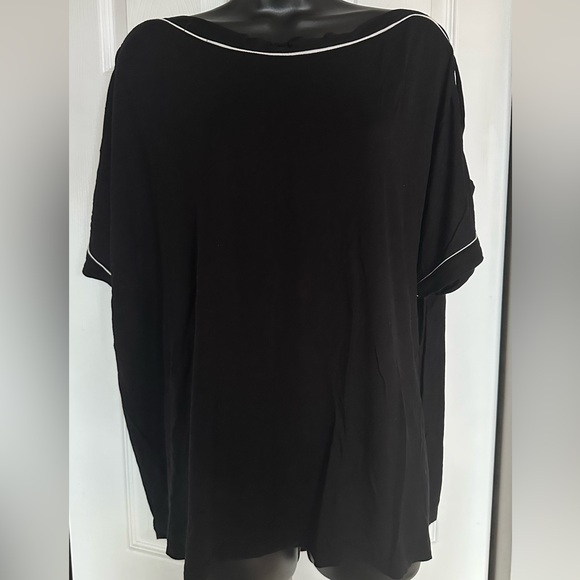 Cable & Gauge - *Plus Size* Black open shoulder blouse w. white trim - Size 2X - Picture 1 of 3